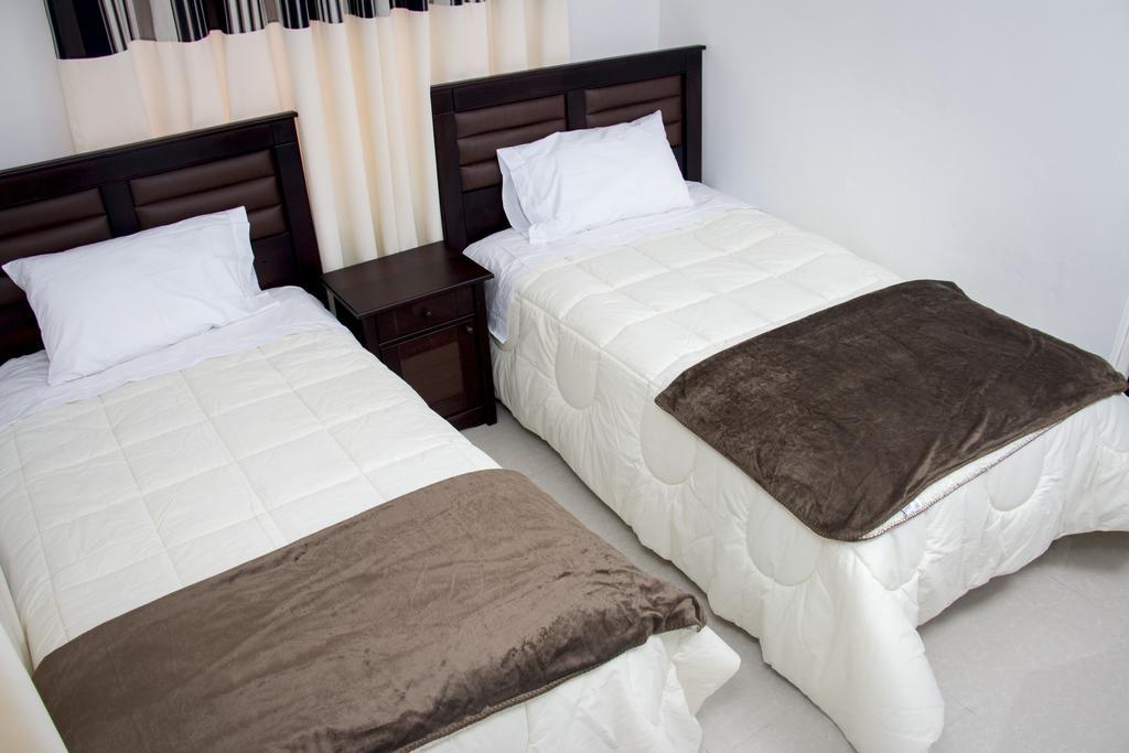 Hostal Santa Rosa Caraz Habitación foto