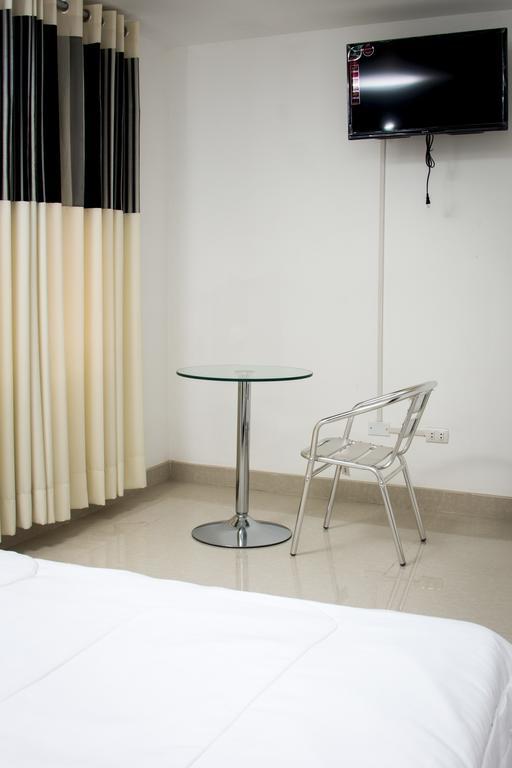 Hostal Santa Rosa Caraz Habitación foto