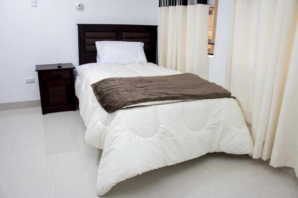 Hostal Santa Rosa Caraz Habitación foto