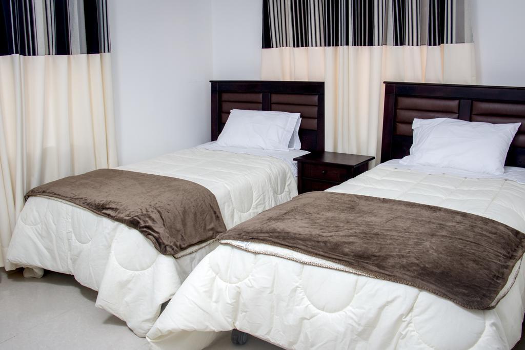 Hostal Santa Rosa Caraz Habitación foto